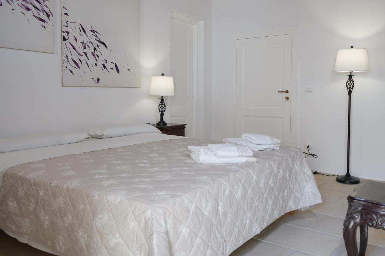 Hotel Palazzo Salvatori à Soleto Extérieur photo